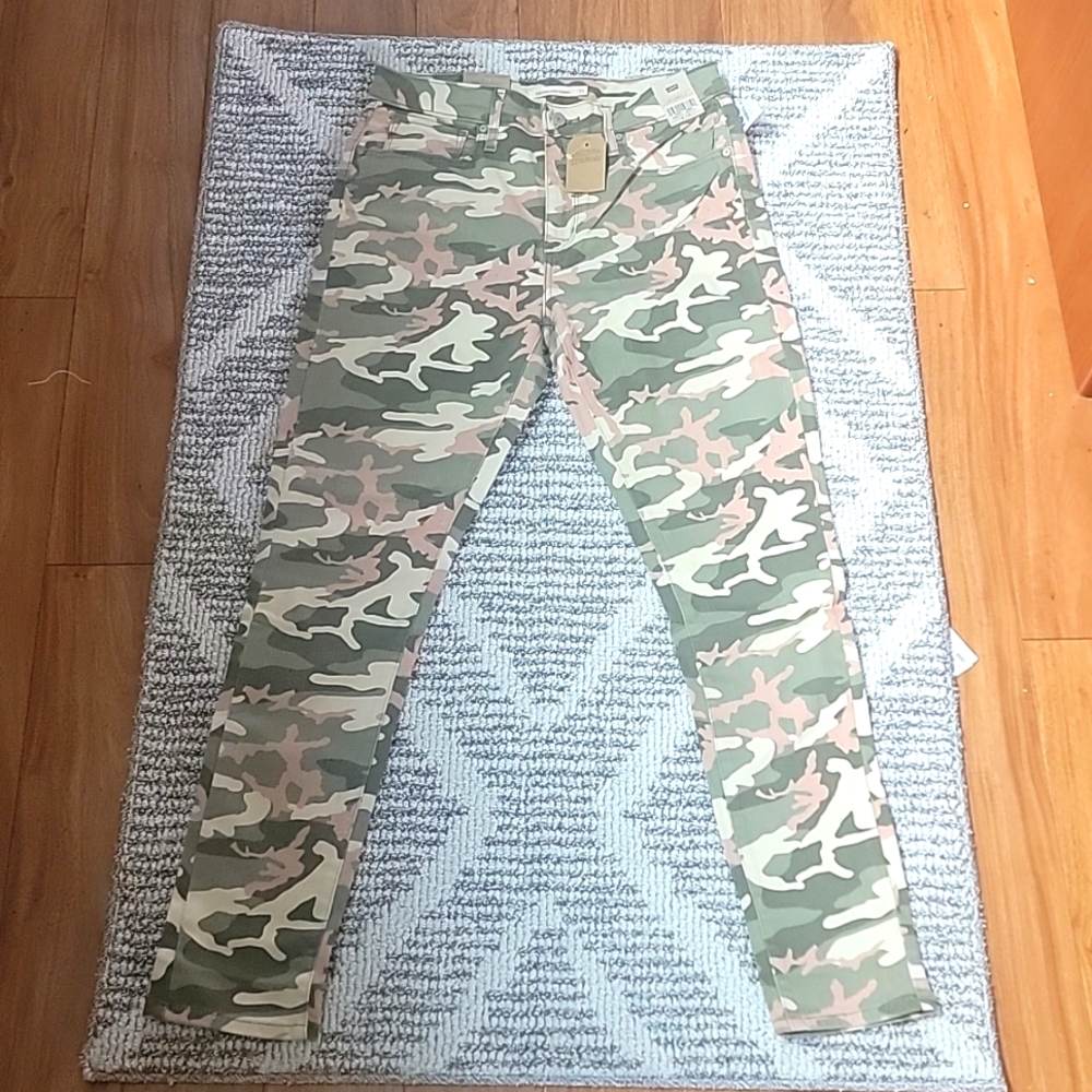 Levi's Pink & Green 721 High Rise Skinny Camo Jeans Size 31 - Picture 2 of 8